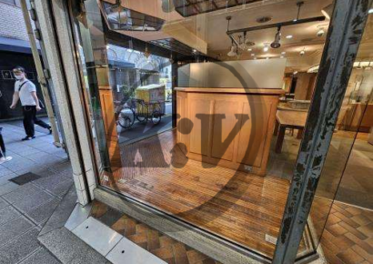 商店街×角地!!ガラス張りで視認性良し◎採光良し◎