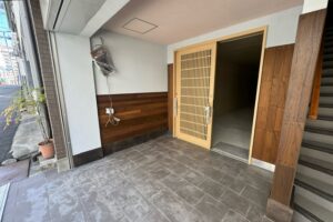 【人気の谷六駅出口スグ】美装リニューアル済『隠れ家店舗』★平日・休日問わず賑わう立地です！