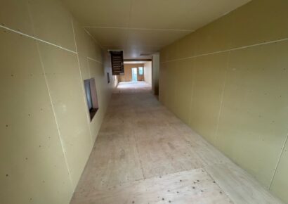 【人気の谷六駅出口スグ】美装リニューアル済『隠れ家店舗』★専用階段付の2階店舗。