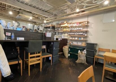 オフィス街のメイン駅で2WAYアクセスOK。スタイリッシュなカフェ跡出ました(/・ω・)/