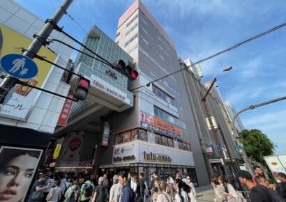 【医療・美容・物販店】繁華街『ミナミ』の商店街角地★内装こだわれるワンフロア貸！