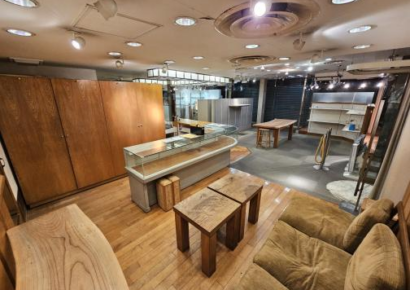商店街×角地!!ガラス張りで視認性良し◎採光良し◎