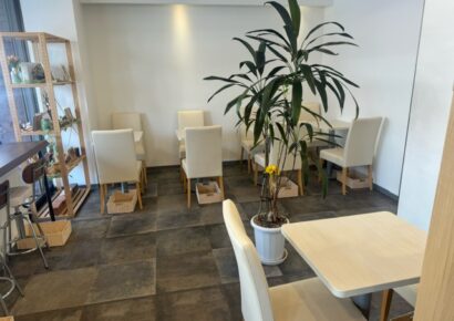 【🉐譲渡金100万円以下!!!!】充実ぶりは現地一見価値有★内装美装の大通り沿い駅近カフェ跡！