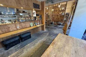 あみだ池筋からすぐ◎桜川のリバーサイド。美装の居抜き物件ヽ(^。^)ノ