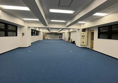 【せんば心斎橋筋商店街】専用階段あり!!窓面広告相談OK★