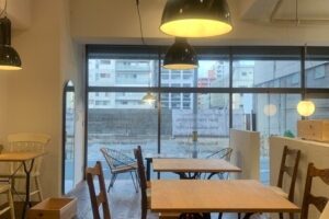 あみだ池筋からすぐ◎桜川のリバーサイド。美装の居抜き物件ヽ(^。^)ノ