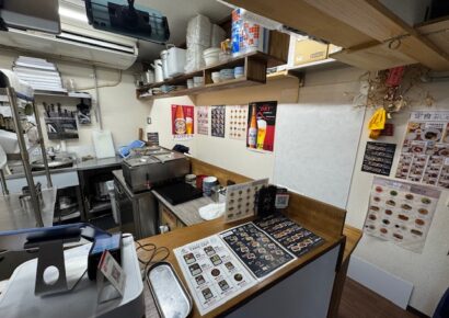 【賃料等諸条件変更】駅前1階路面！　即営業可能な厨房内充実の飲食店居抜き(≧▽≦)