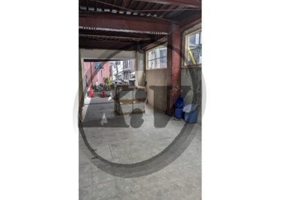 松屋町～谷町六丁目間のリノベビル!!存在感のある角地テナントです(*^_^*)