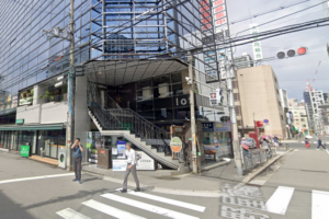 前面ガラス張りの視認性抜群な路面店舗！多用途に対応可能な希少物件!!