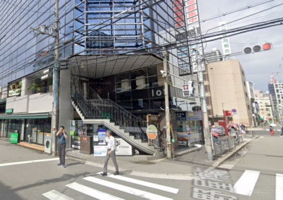 前面ガラス張りの視認性抜群な路面店舗！多用途に対応可能な希少物件!!