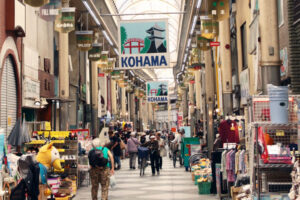 【リフォーム後未入居】商店街角地！ドラッグストア目の前の商店街店舗です(*^_^*)