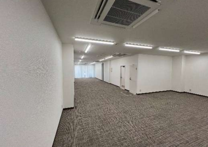 ガラス張りのファサードで視認性◎約30坪のワンフロアー(^^)/