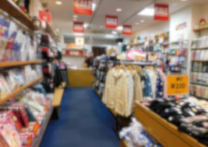 活気あふれる十三フレンドリー商店街!!物販店に最適な路面店舗です(^^)v