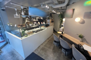 【おしゃれホテル】\視認性抜群!!南船場のガラス張り店舗/