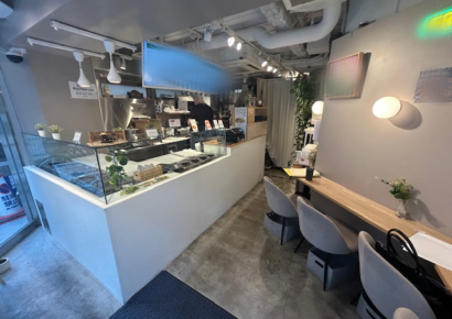 【おしゃれホテル】\視認性抜群!!南船場のガラス張り店舗/