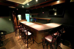 激戦区で即戦力!!譲渡金ゼロ円でバーが始められます(^^)/