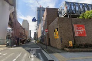 区役所スグ(^o^)／間もなく完成する新築マンション。ピッカピカの路面です。