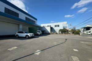 【検査済証有】中環スグ！間口も前面道路も広々！！　敷地使用面積６００坪超大型倉庫(≧▽≦)