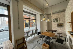 あみだ池筋からすぐ◎桜川のリバーサイド。美装の居抜き物件ヽ(^。^)ノ