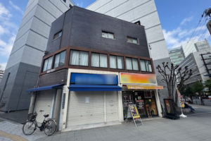 上町筋★交差点角立地で視認性バツグン！間口の広さが魅力的です！