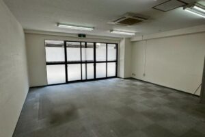 レンガ調のおしゃれな外観♪中央大通りすぐの路面物件(*‘∀‘)