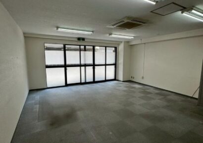 レンガ調のおしゃれな外観♪中央大通りすぐの路面物件(*‘∀‘)