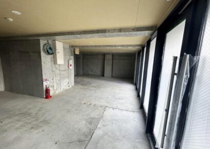 京橋エリアの築浅テナント♪看板・ディスプレイ用のスペースございます(*^^)v