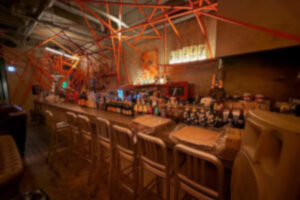心斎橋の”異世界BAR”—50坪超のデザイナーズ空間(^^)/