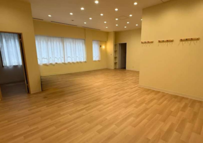 オフィス街の託児所跡(*^^)vそのまま使えてスタートダッシュ!!