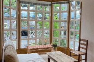 中央大通り沿い。雰囲気バツグンのカフェをそのままお使いください(^^)v