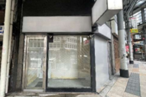 泉の広場の「まうえ」角ビルの1階テナント募集開始です(‘◇’)ゞ