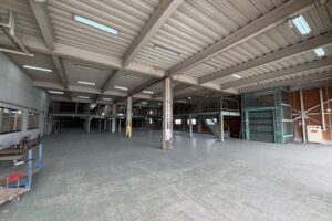 【超大型倉庫】敷地使用面積約600坪超！　駐車スペース・事務所部分等使い勝手◎です(^_-)-☆