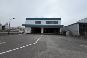 【検査済証有】中環スグ！間口も前面道路も広々！！　敷地使用面積６００坪超大型倉庫(≧▽≦)