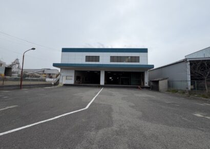 【検査済証有】中環スグ！間口も前面道路も広々！！　敷地使用面積６００坪超大型倉庫(≧▽≦)