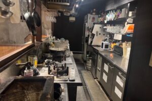 【駅近商店街】譲渡金不要の居酒屋居抜き！　ドリ場・バックヤード迄充実の一棟貸♪