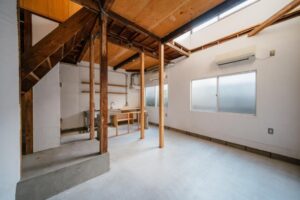 《タニロク・路地裏》歴史を刻む、吹き抜けの古民家。