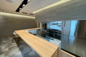 ぴかぴかの内装がそのまま活かせる★角地×路面です( *´艸｀)