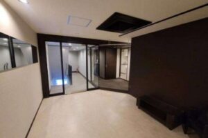 駅ホーム目の前★飲食店もOKなワンフロアーテナント(・∀・)