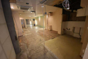 八幡筋で路面、かなり「使える」ミナミの路面です( *´艸｀)