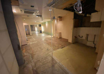 八幡筋で路面、かなり「使える」ミナミの路面です( *´艸｀)