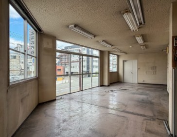 視認性抜群!!交差点角地の目立つビル◎何商ご相談ください(‘◇’)ゞ