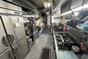 【駅近焼肉店居抜き】店内充実＆視認性良好★看板設置や窓面広告も相談可！