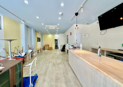 平野駅エリアに、雰囲気の良いカフェ居抜き・1階路面店が登場しました。