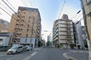 レトロとモダンが交差する街。間口広めのガレージ空間をあなたのお店に…