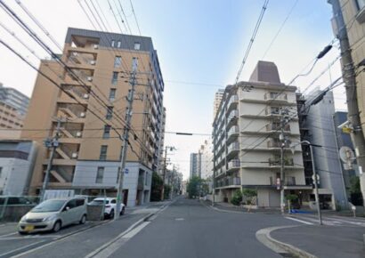 レトロとモダンが交差する街。間口広めのガレージ空間をあなたのお店に…