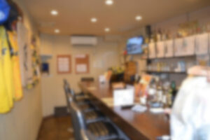 お昼も夜も需要あり!!十三エリアでアットホームなお店始められます。