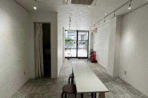 上本町駅徒歩わずか1分★往来が絶えない好立地に位置する路面店(^^♪