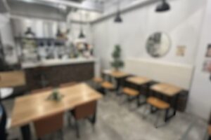 【駅近徒歩3分】SNS映えも期待！　2階も活用できる本町のオシャレなカフェ居抜き♪