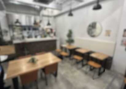 【駅近徒歩3分】SNS映えも期待! 2階も活用できる本町のオシャレなカフェ居抜き♪
