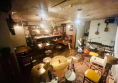 音楽好きが集まる場所をつくるなら、千日前の“ミュージックバー居抜き”が面白い!🎸🎶